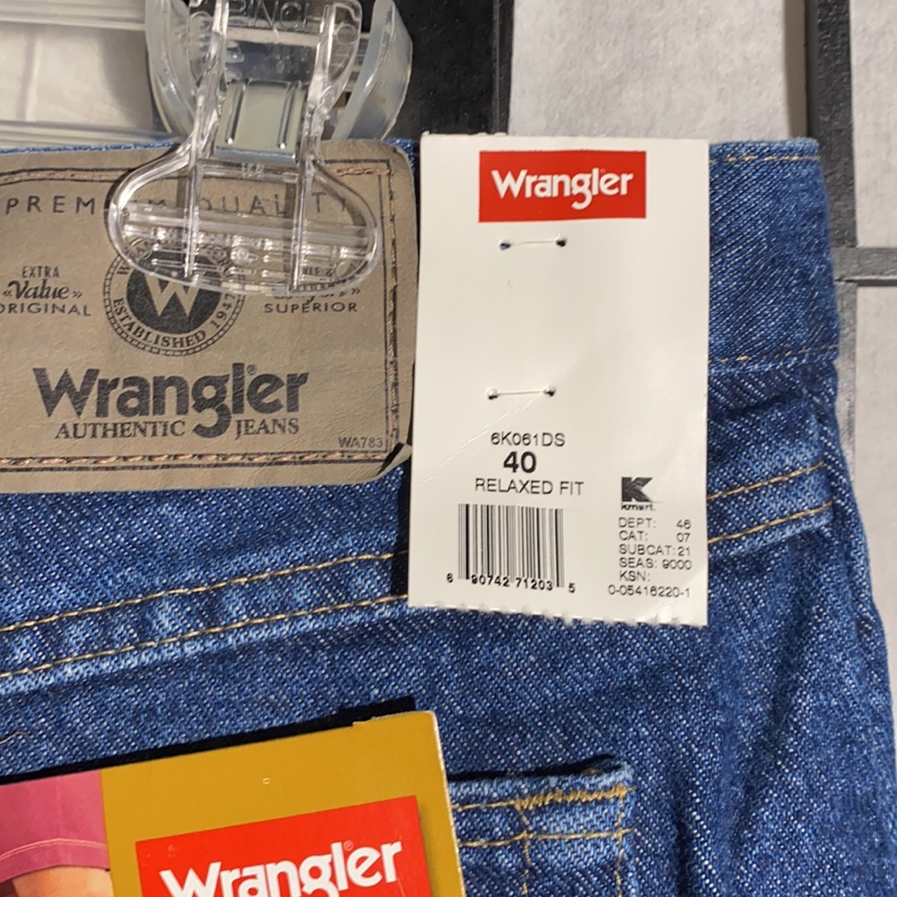 Wrangler Relaxed Fit Shorts NWT Size 40 - Picture 6 of 6